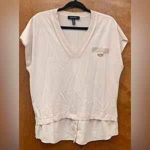 Ellen Tracy v-neck lightweight blouse